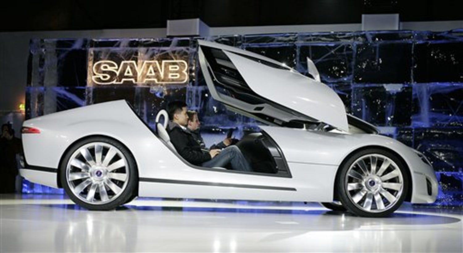 Saab's ethanol concept car has wings