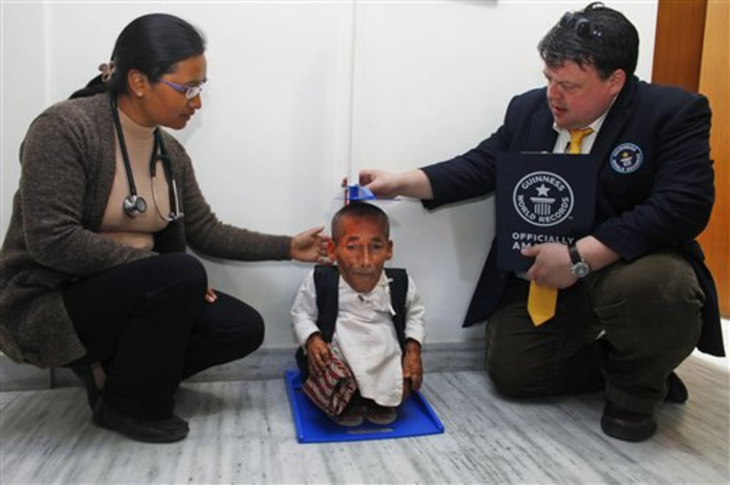 Guinness World Records declares Nepalese man the world's shortest at 21.5  inches - The Washington Post