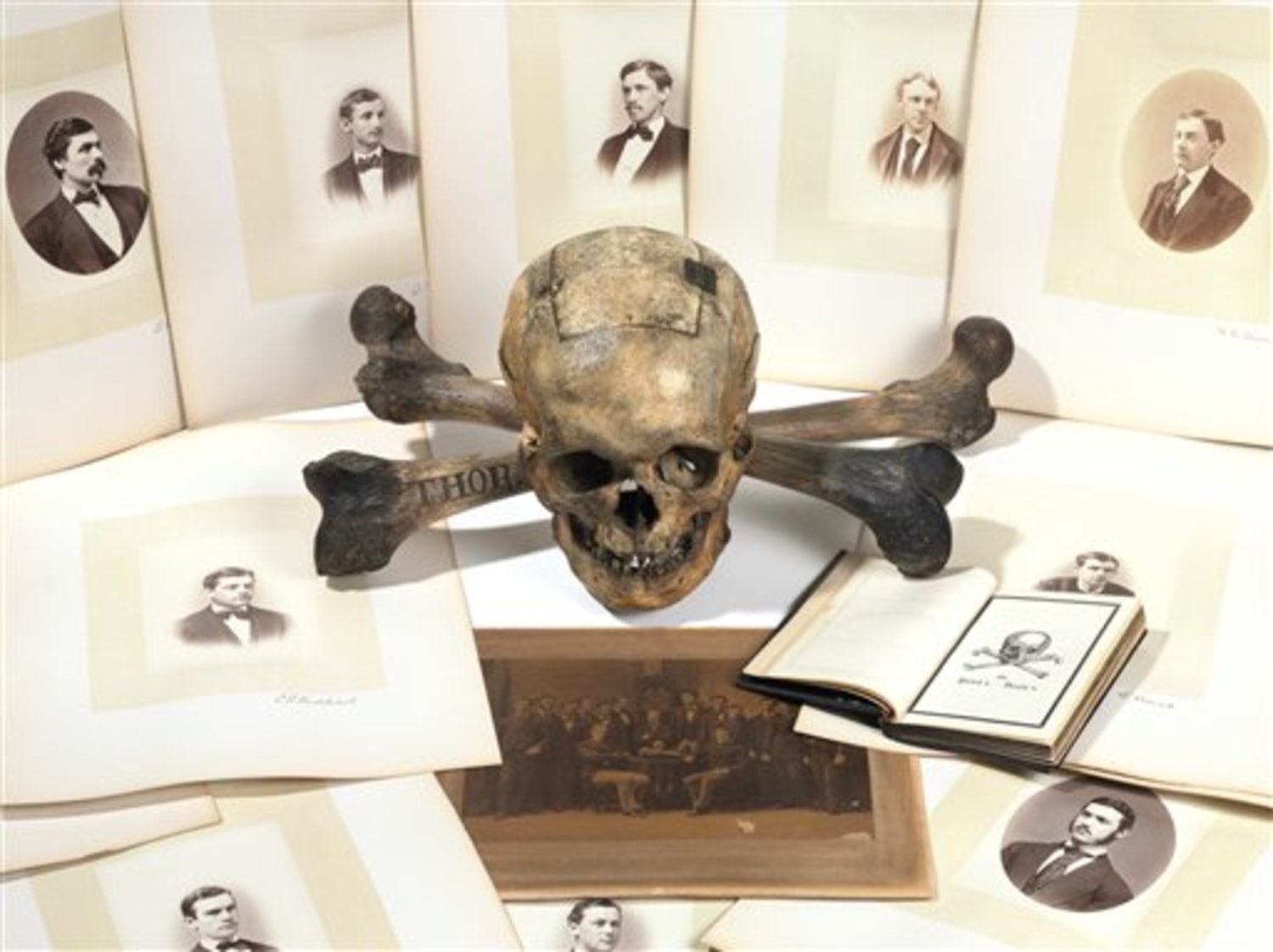 Skull and Bones members from the class of 1869. - Yale University Library