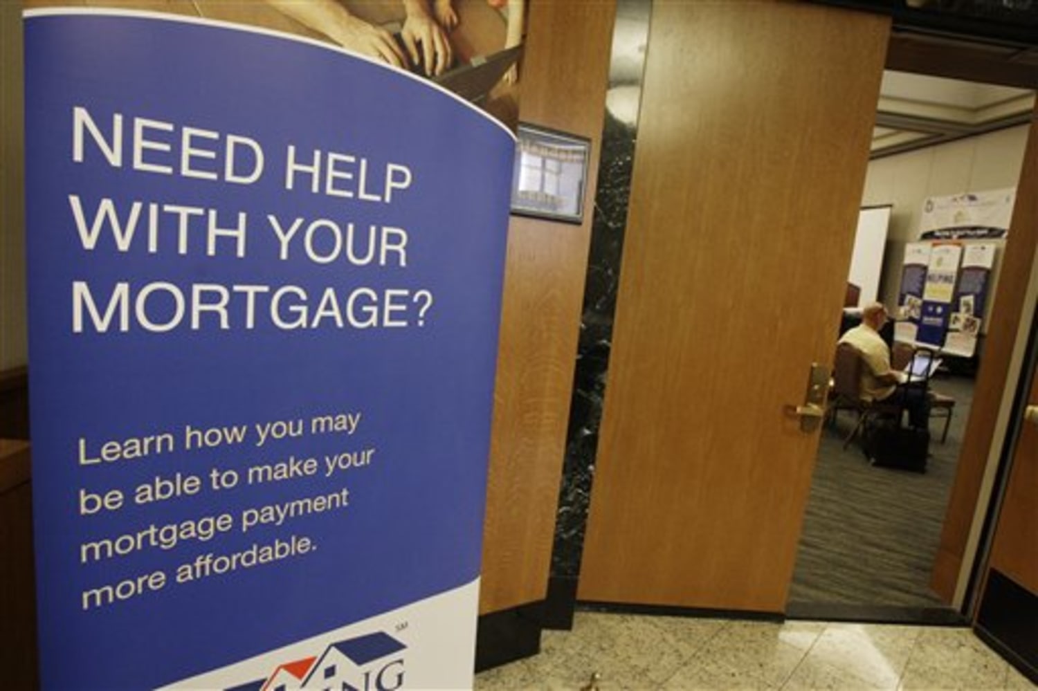 Foreclosure rates surge, biggest jump in 5 years