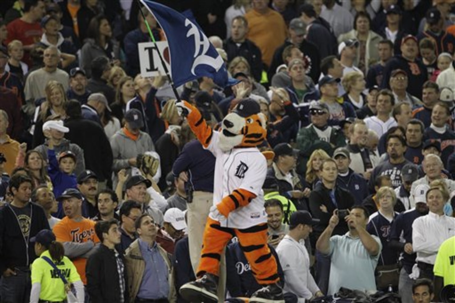 Taking in a Tigers game with PAWS, Detroit's favorite mascot