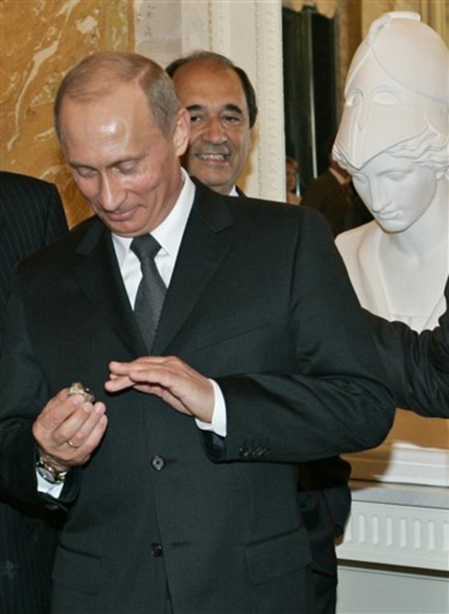 Diamonds aren't forever Putin to replace $25,000 NFL Superbowl ring he  'stole'