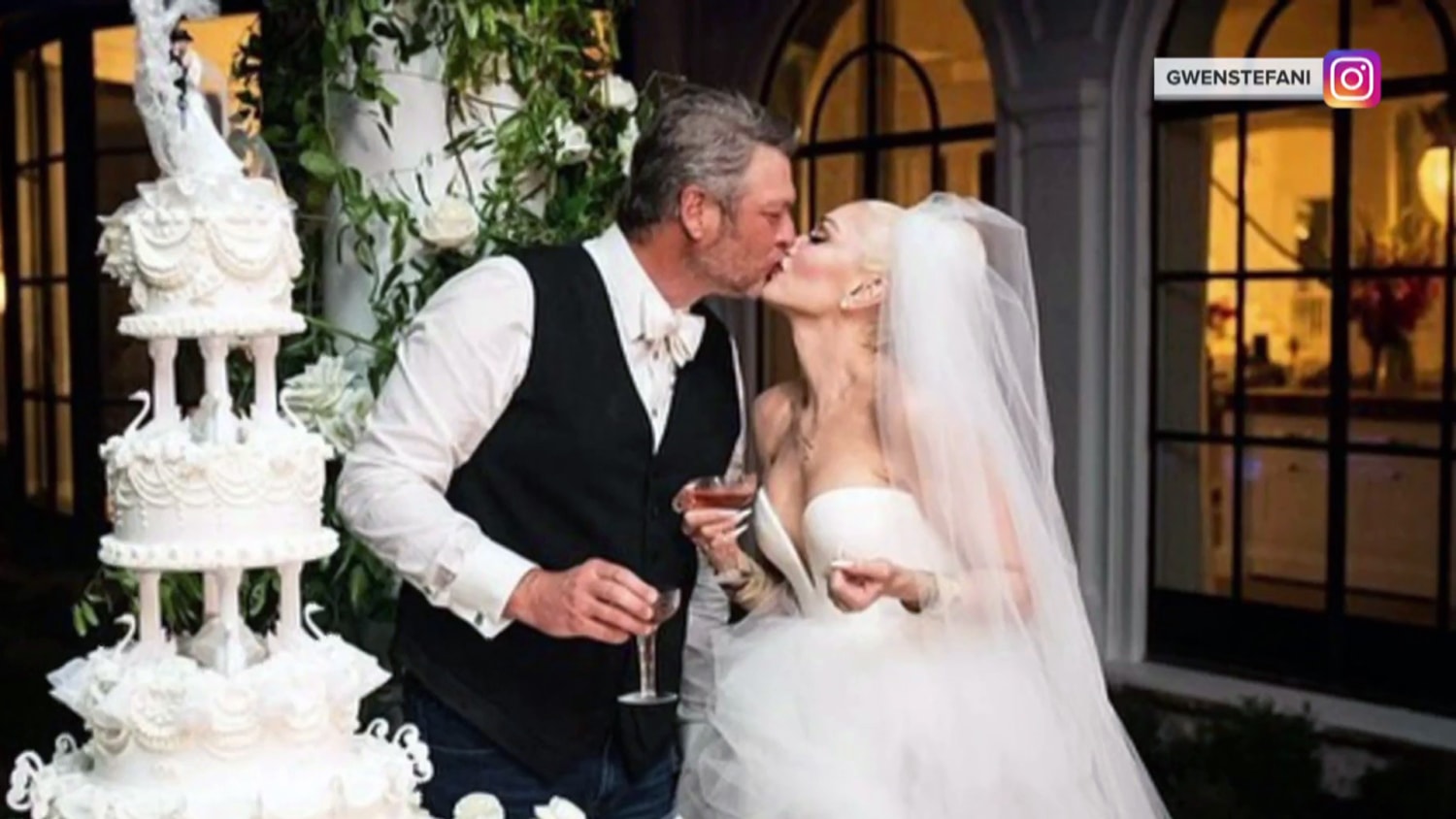 Gwen stefani wedding dress designer shop