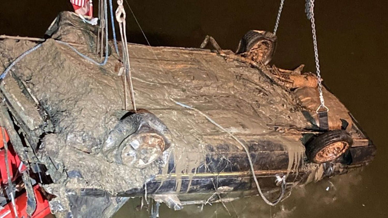 Volunteers find human remains, car related to 1998 Arkansas missing persons  case