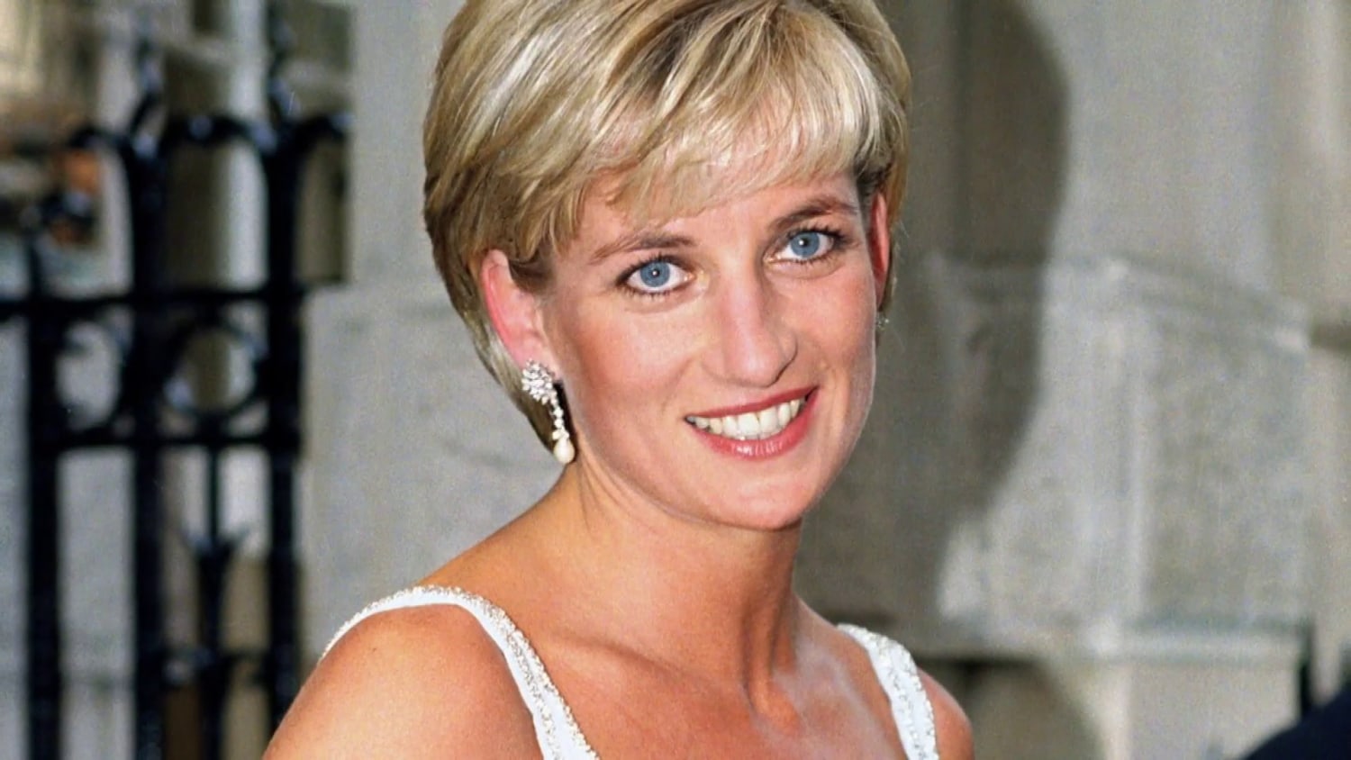 Rare portrait of Princess Diana sells for more than $200,000