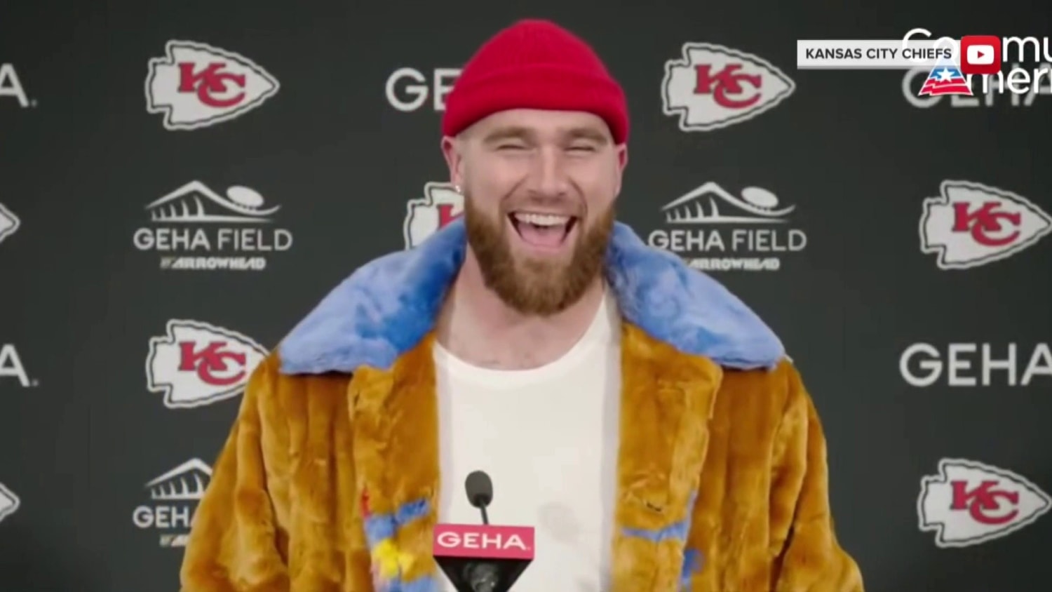 Travis Kelce doing his impression of a Columbian drug boss