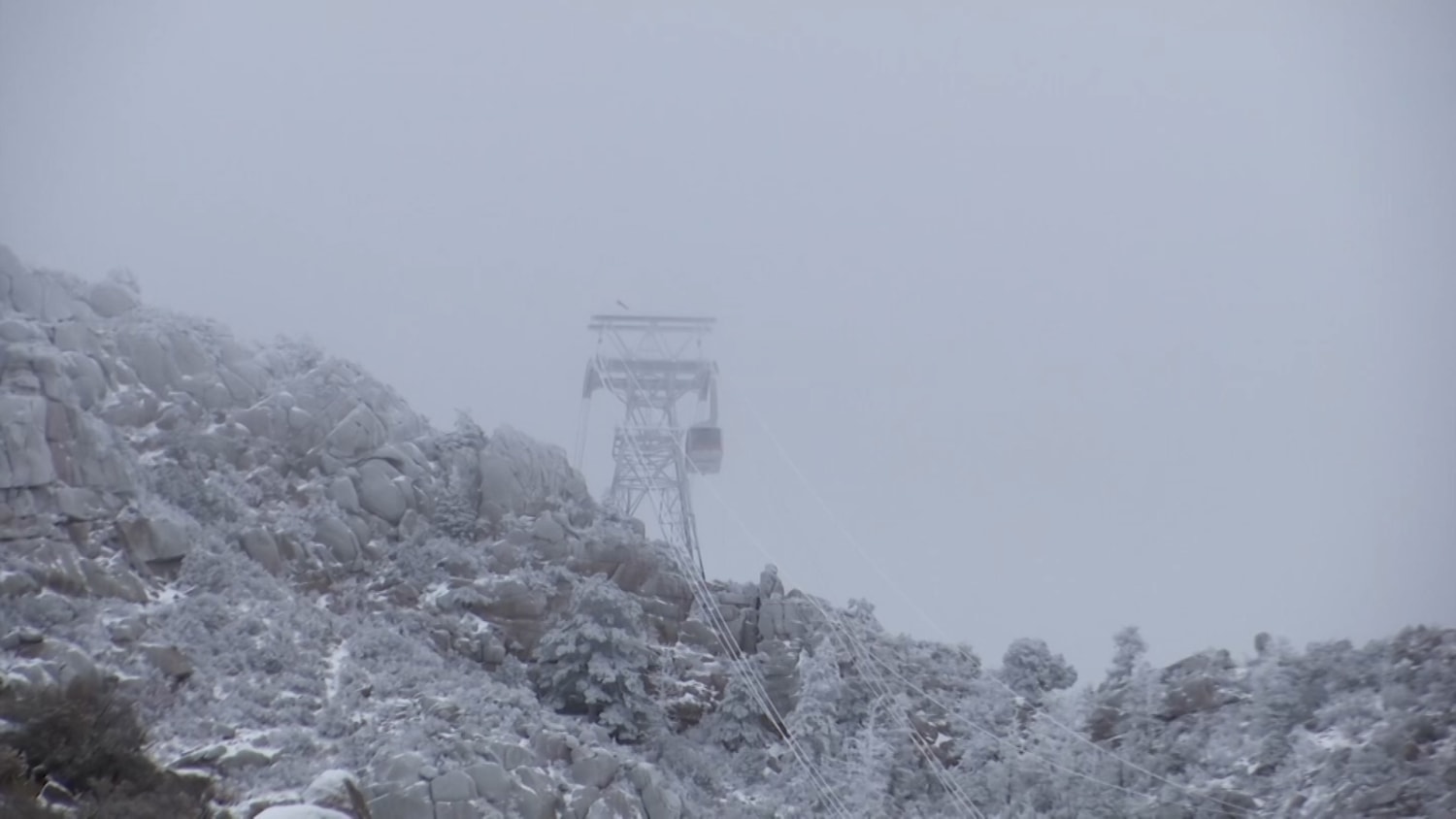 21 people rescued from Albuquerque cable cars, officials say