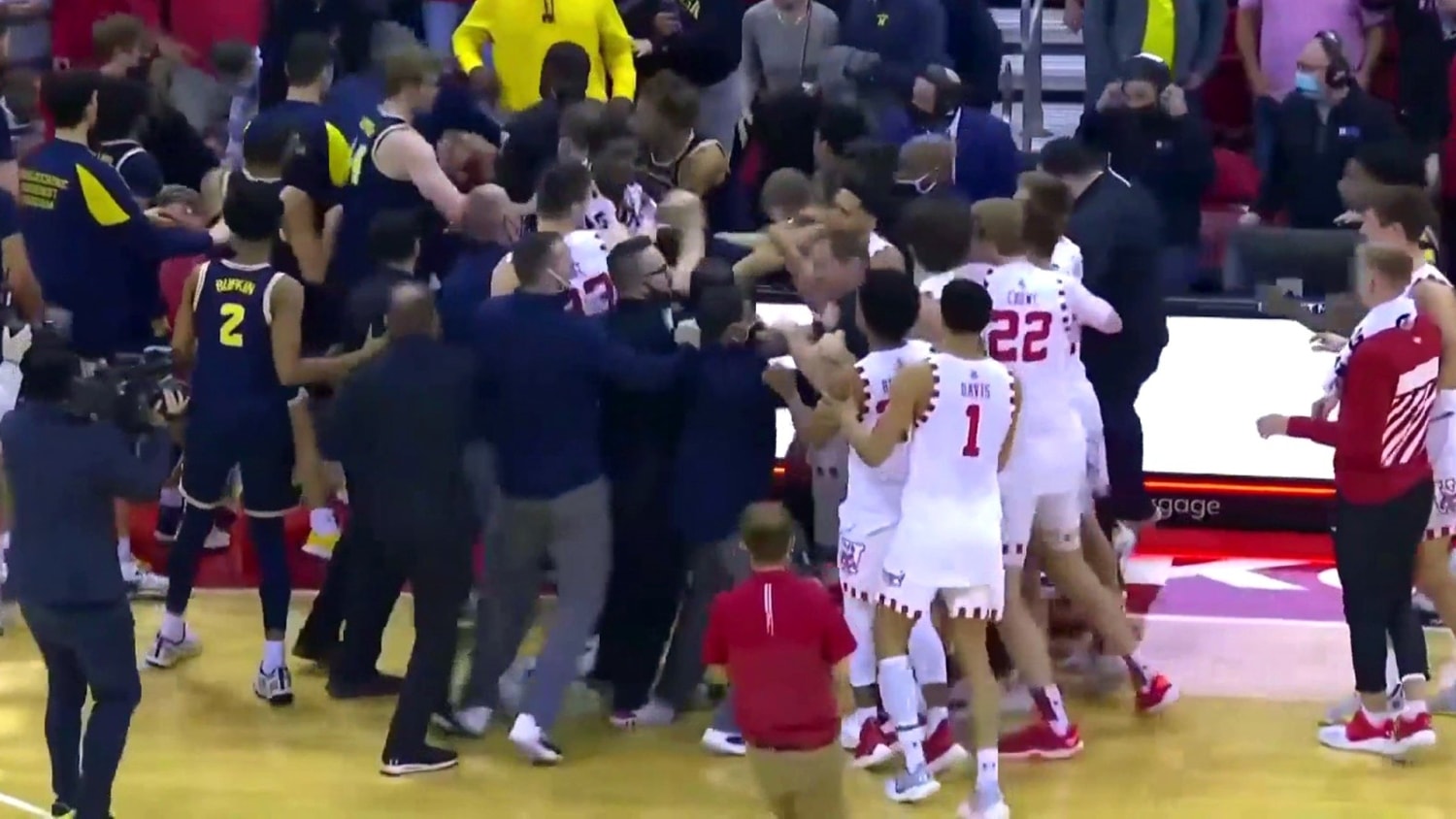 Juwan Howard Slaps Rival Coach After Michigan-Wisconsin Game - The New York  Times