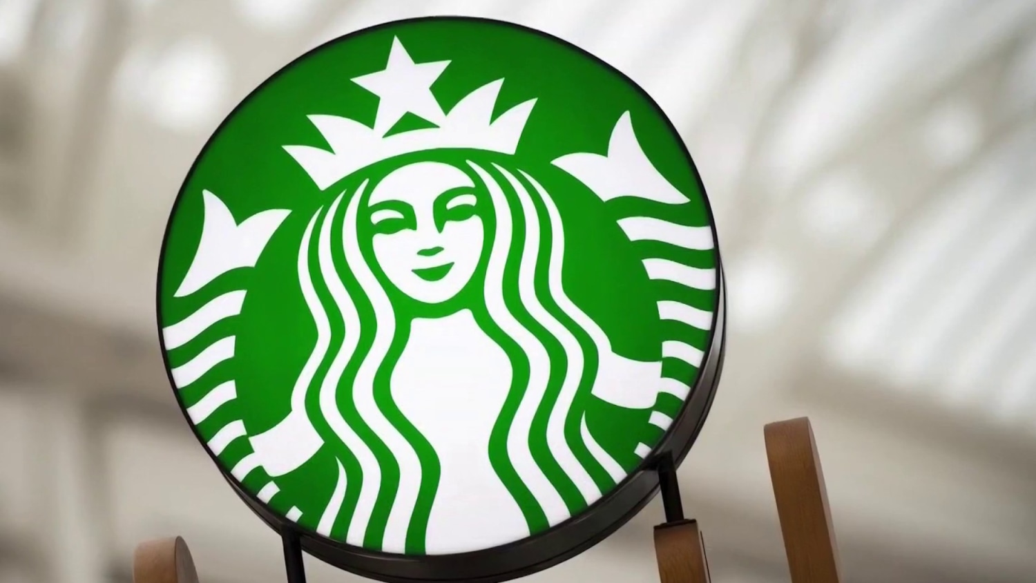 how-starbucks-connection-scores-leave-workers-at-the-whims-of-customers