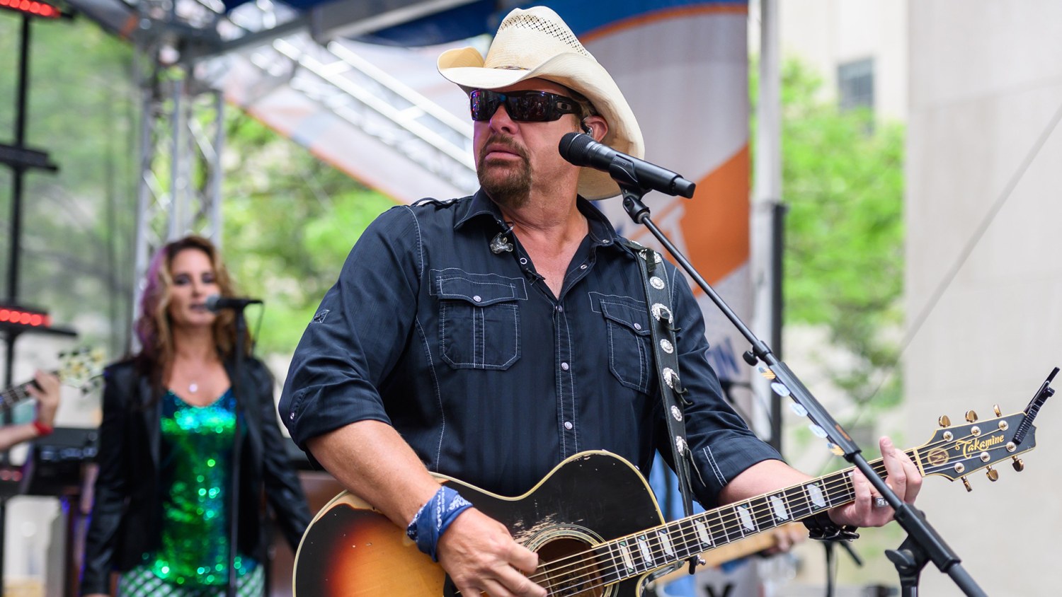 Toby Keith reveals stomach cancer diagnosis image