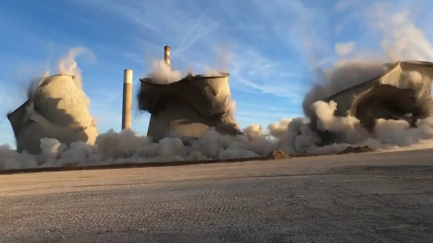 Kentucky Power implodes Big Sandy Unit 2 cooling tower, Local News