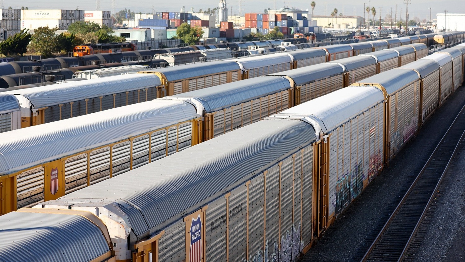 Biden urges Congress to pass legislation to avert rail strike