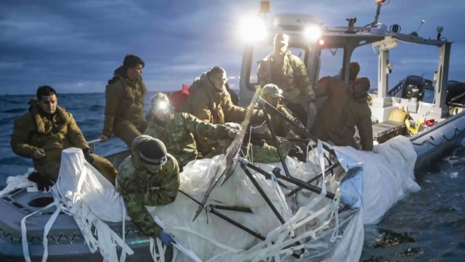 Testing LuminAid, the lantern you blow up like a balloon - CNET