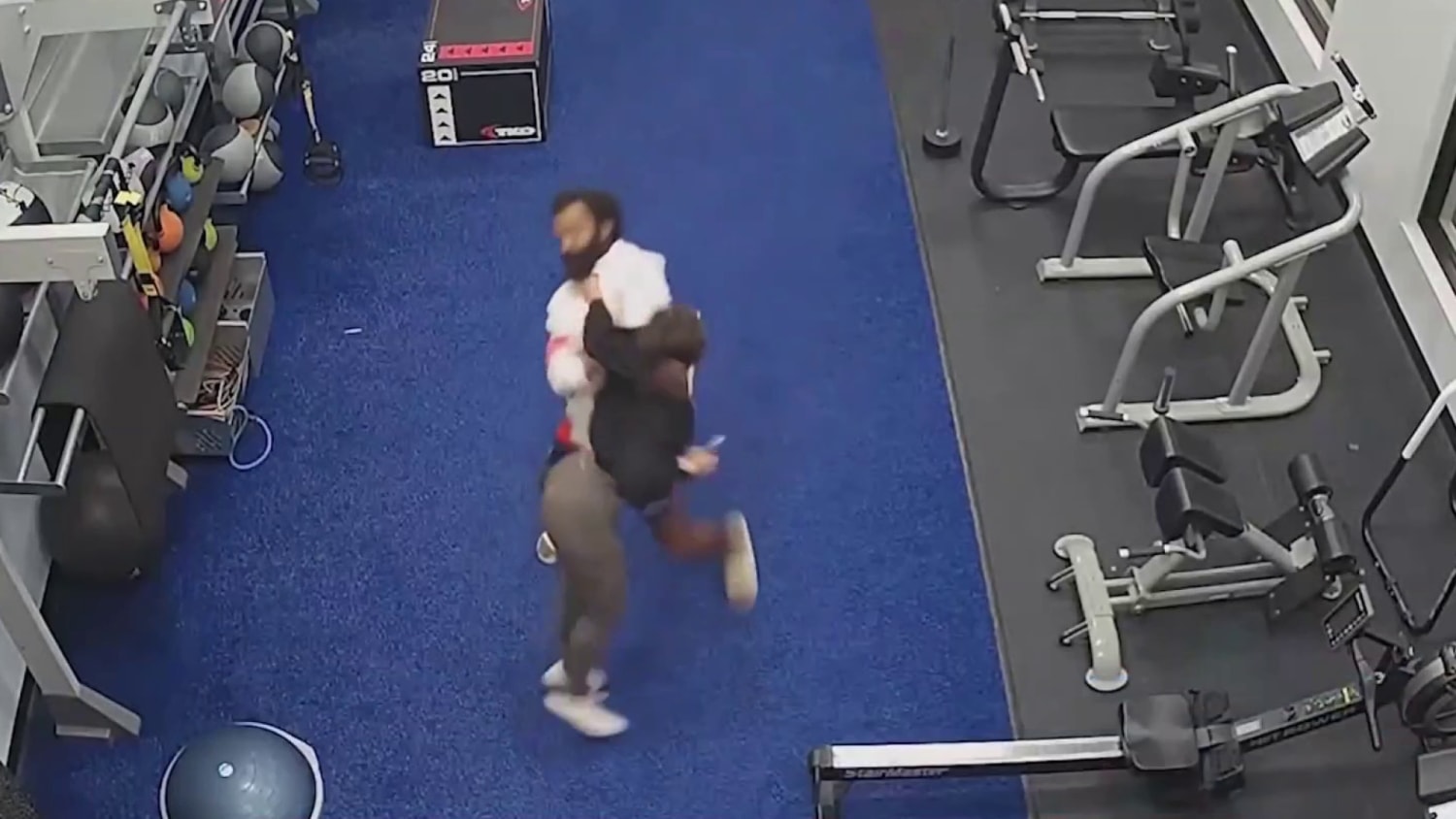 1500px x 844px - Woman fights off a man at a Florida gym in dramatic video