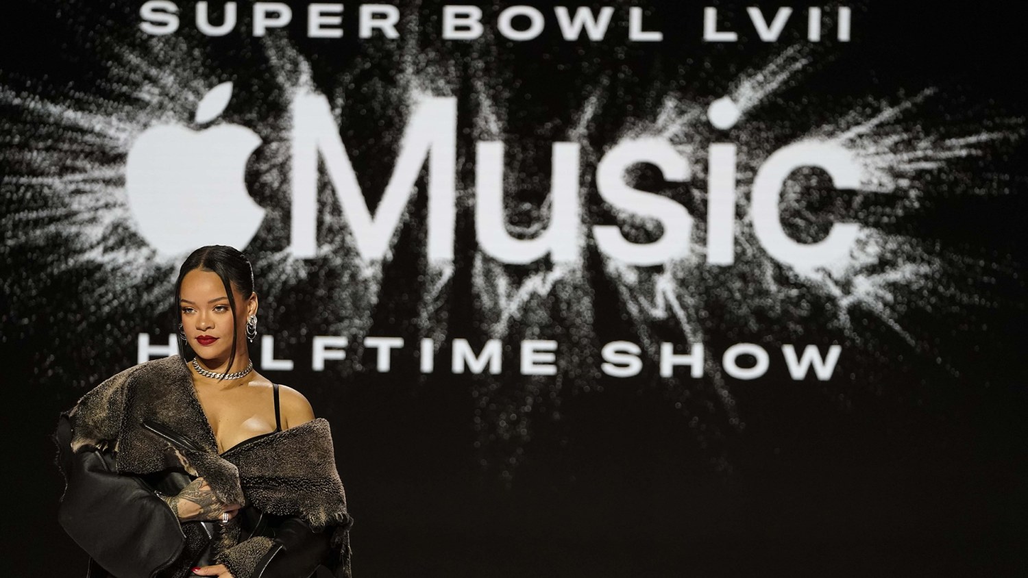 Review: Rihanna fumbled her Super Bowl halftime show, rushing through  snippets of 13 songs in 13 minutes - The San Diego Union-Tribune