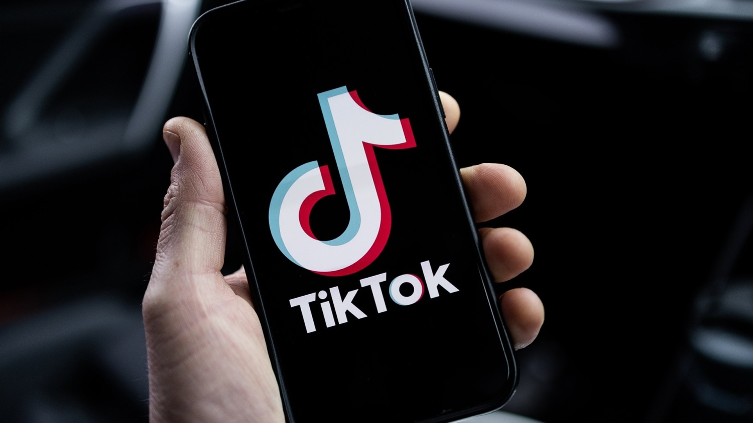 White House backs bipartisan bill that could be used to ban TikTok