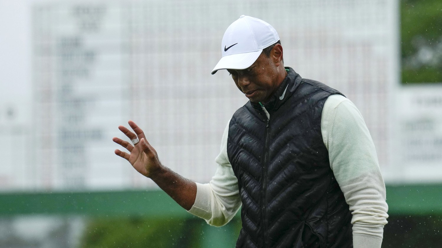 Tiger Woods withdraws before completing 3rd round of Masters