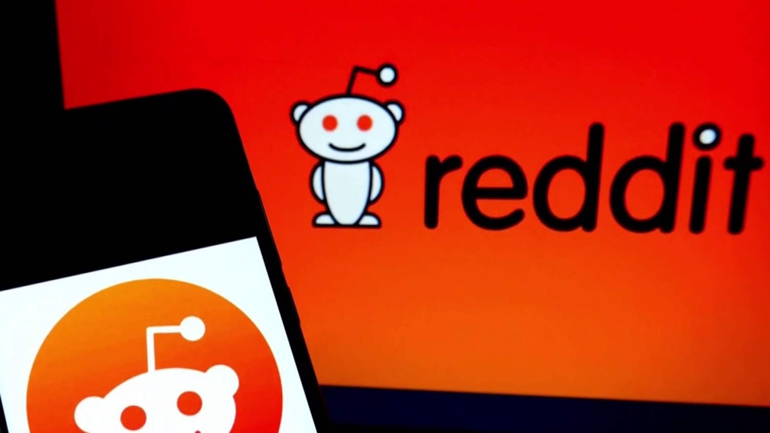 Reddit CEO Vows to Tackle Mod Power in Response to Widespread Blackout