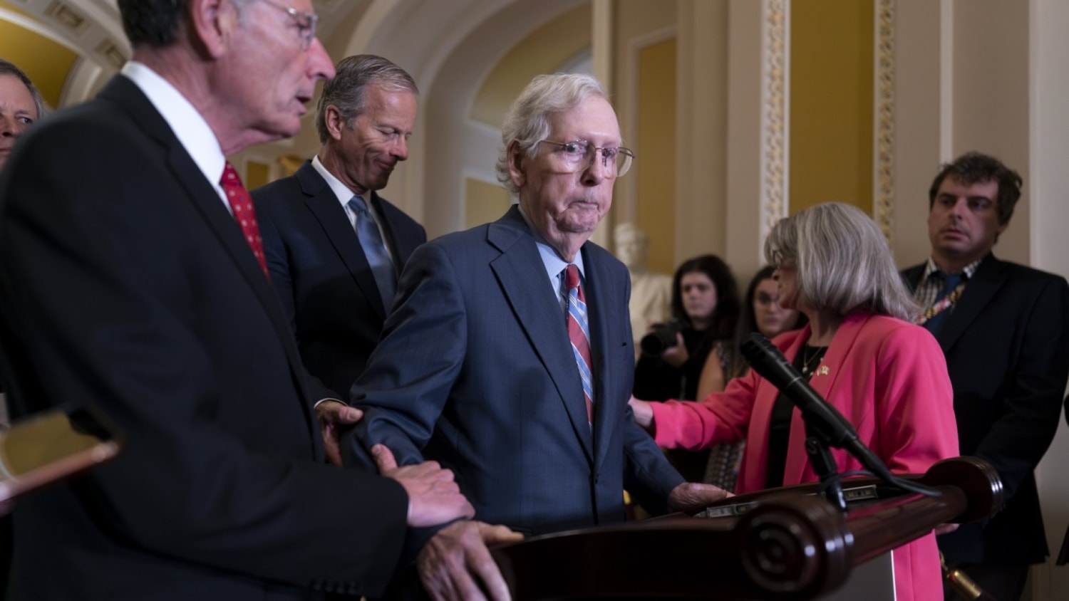 Video: Mitch McConnell freezes up during news conference