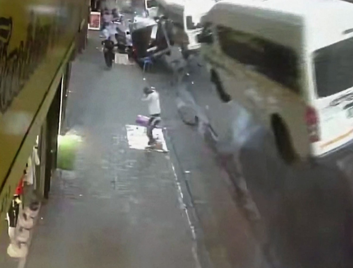 Video captures deadly explosion tearing up street in Johannesburg