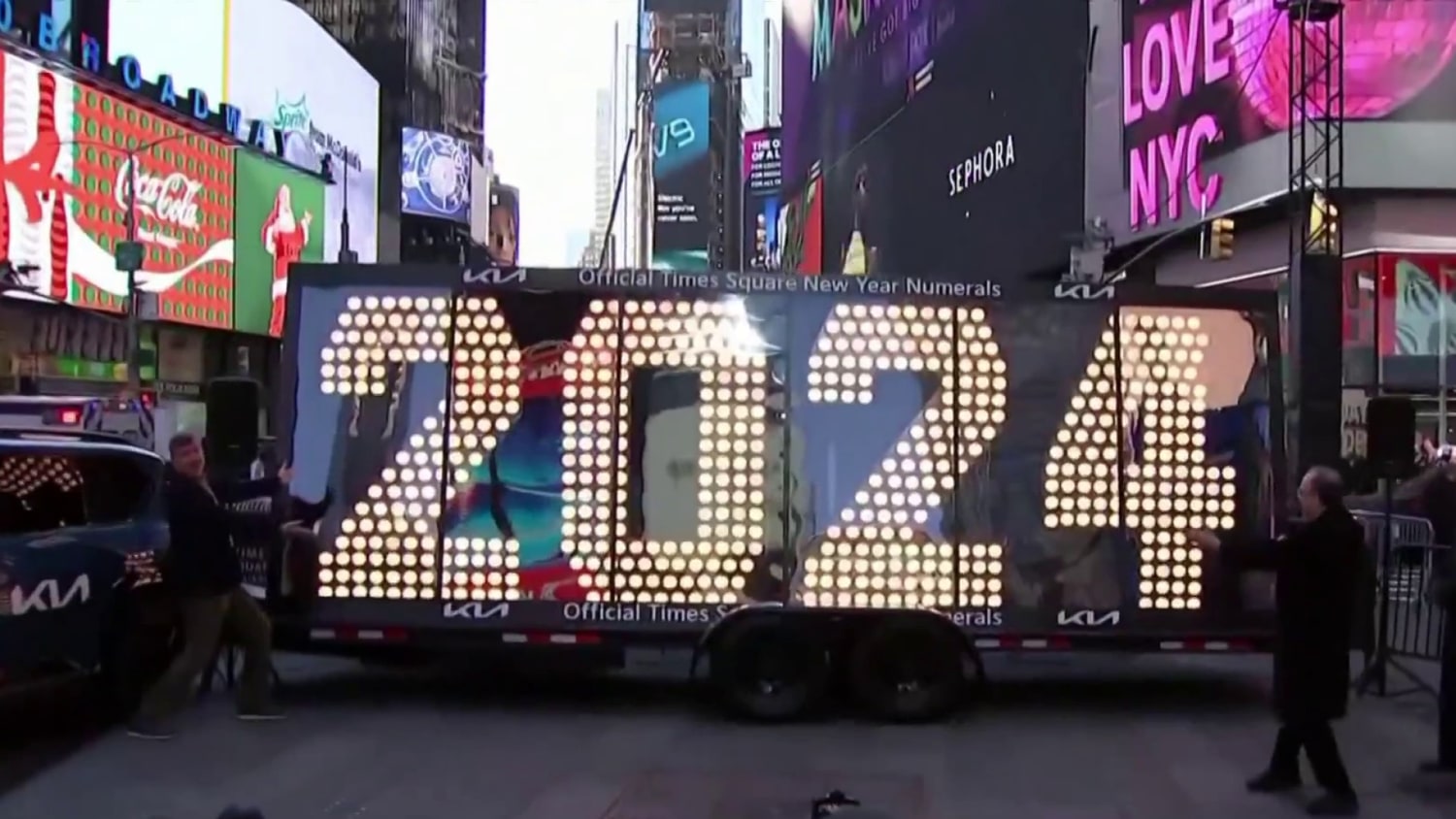 Tourists, New Yorkers flock to Times Square NYC Wishing Wall