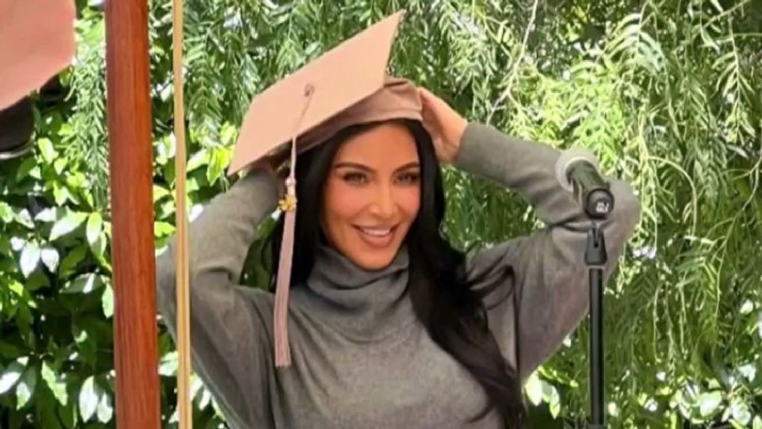 Kim Kardashian graduates from law program! See the video