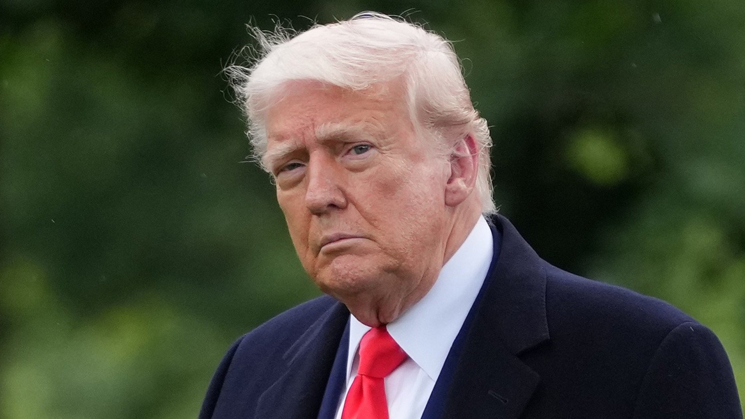 Trump dines with meme coin investors at his Virginia golf club