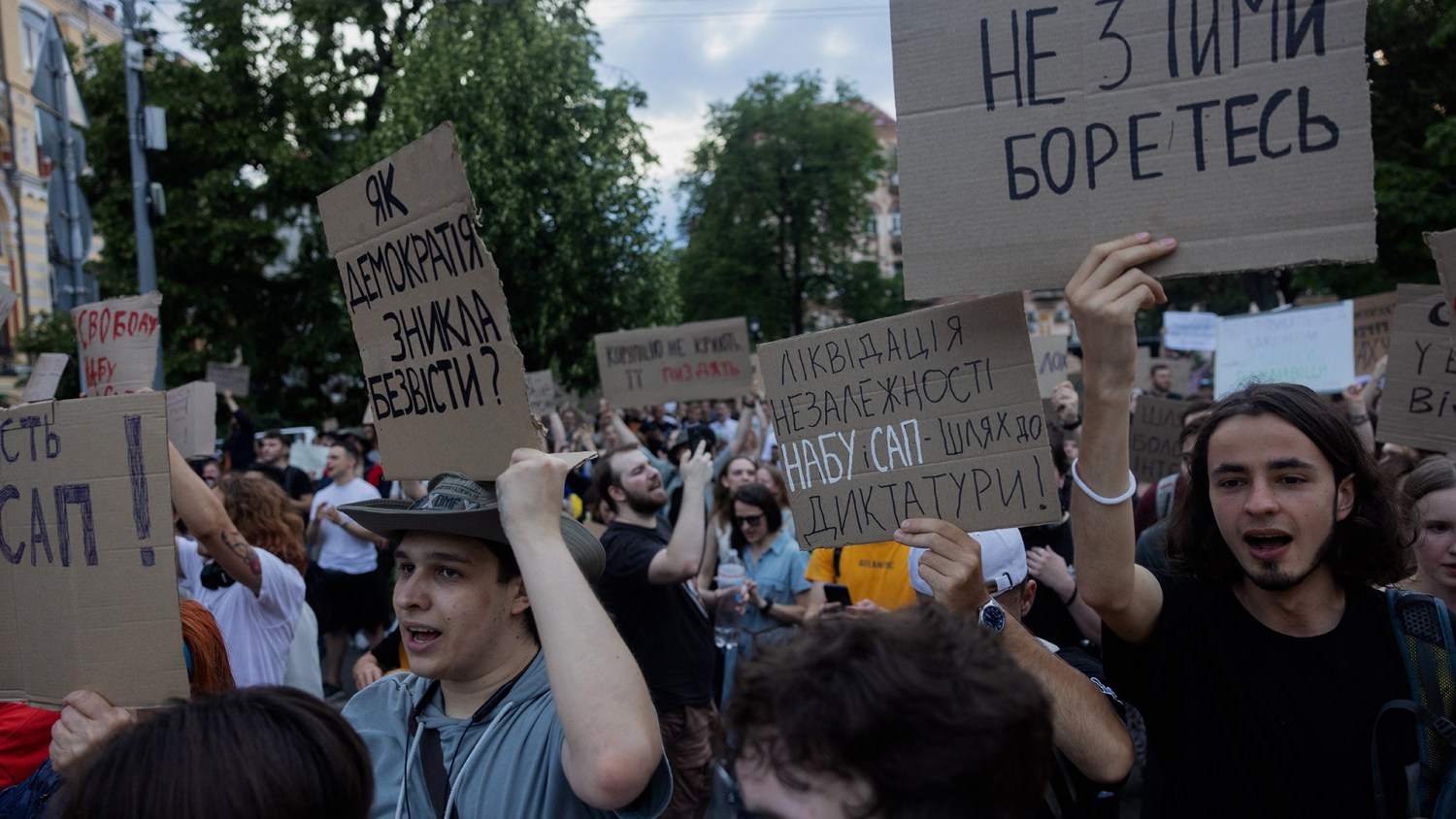 Ukraine erupts with anger at Zelenskyy, threatening wartime unity