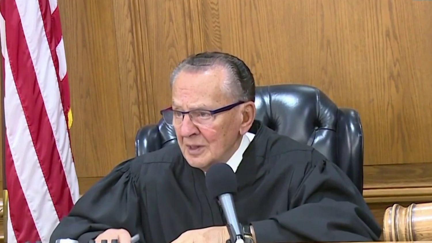 'World's nicest judge' Frank Caprio dies at 88 after cancer battle
