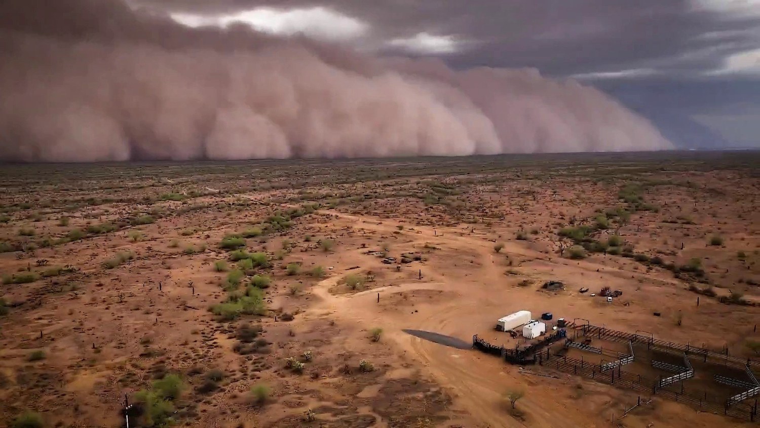Dust storm blankets Phoenix as scorching heat fuels wildfires, image size:1500x844