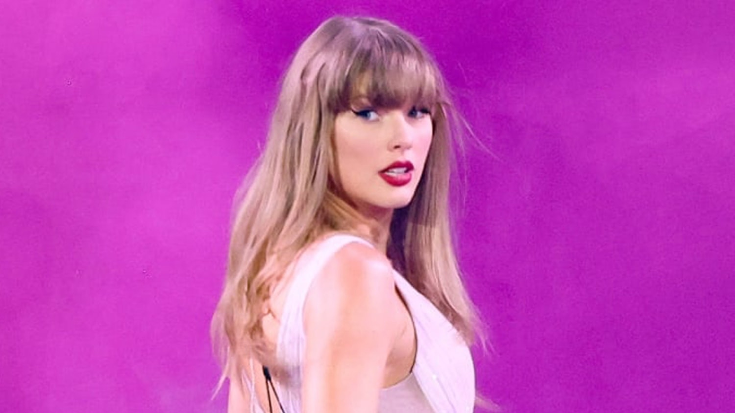 ミュージック Taylor Swift Official Music Video Clips Taylor Swift Announces Showings of New Music Video in Theaters