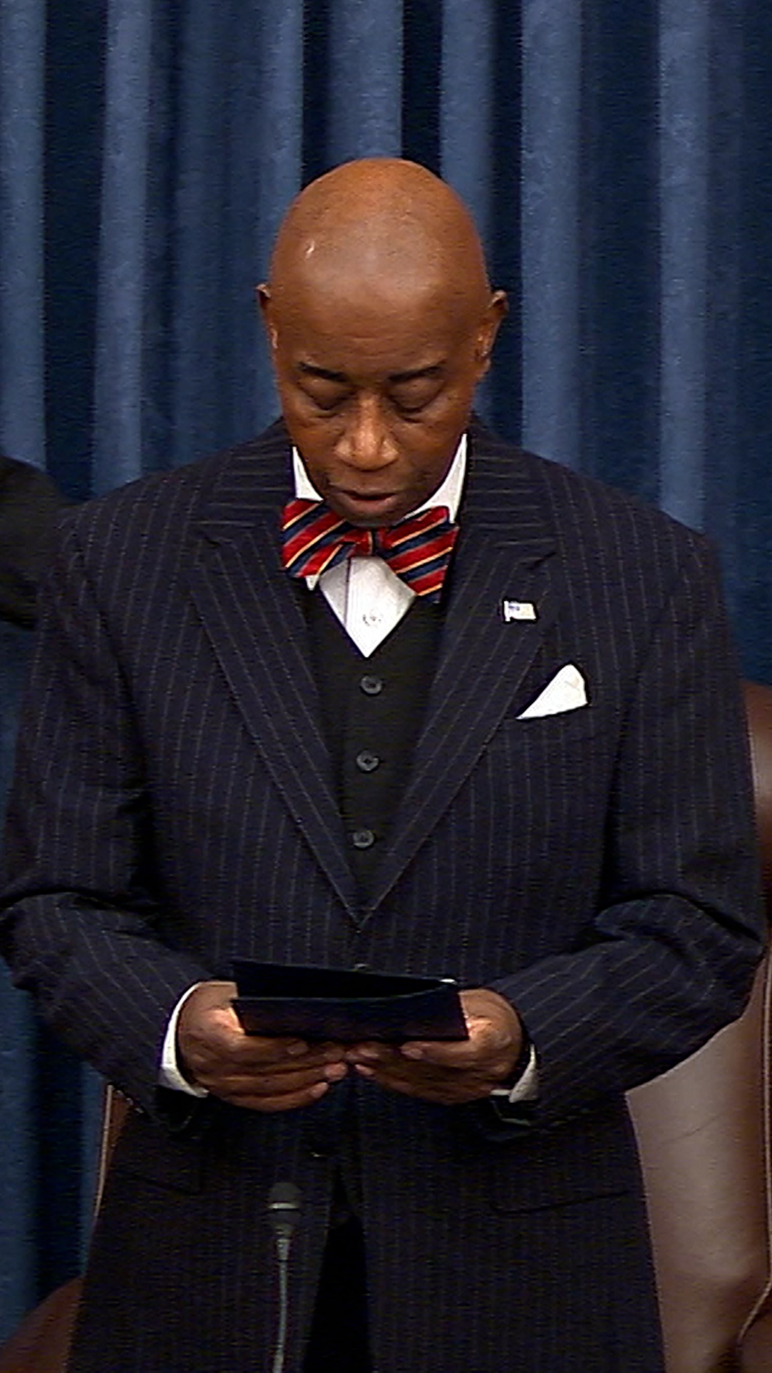 Senate chaplain prays for end to government shutdown