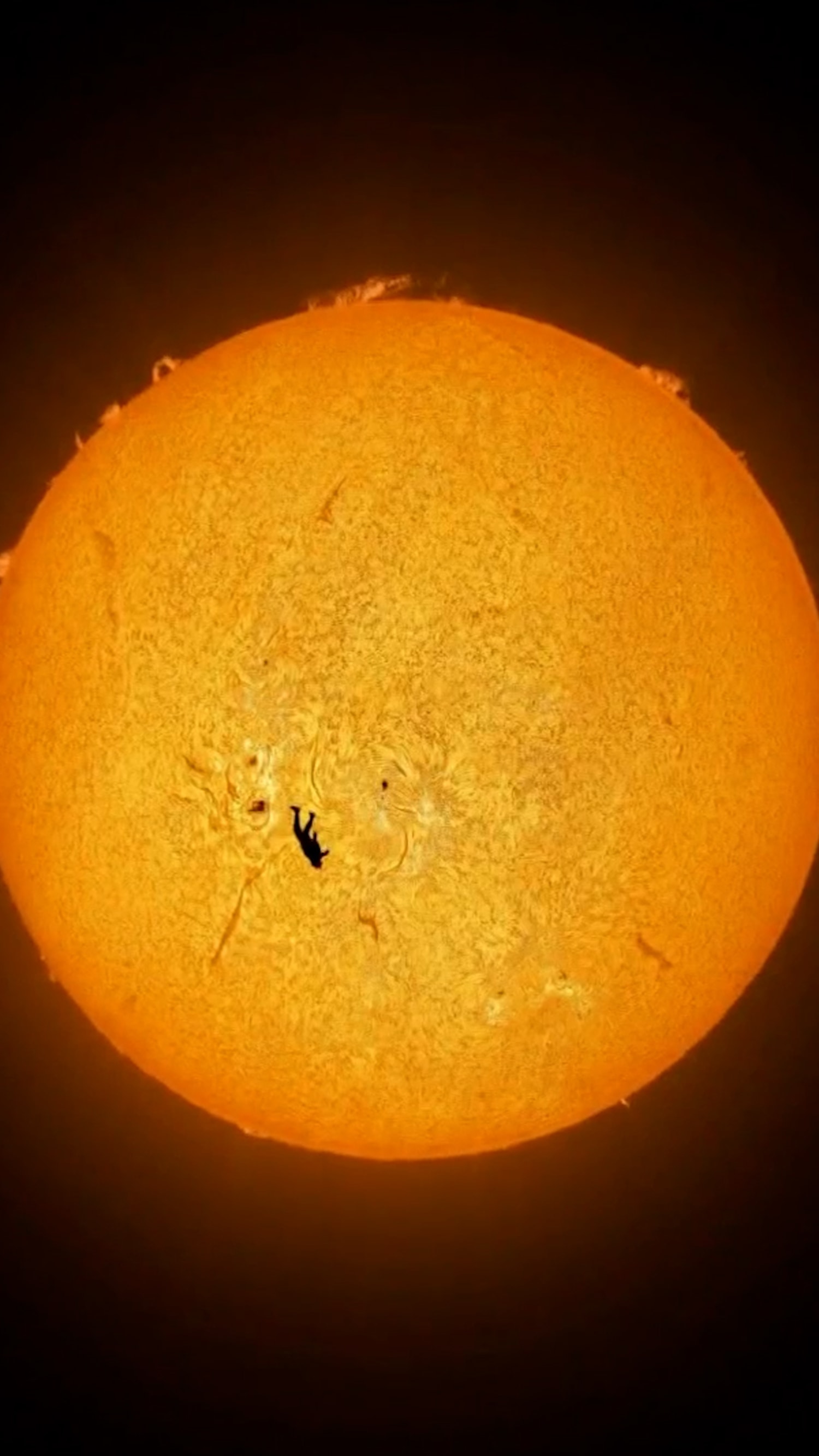 Photo captures skydiver appearing to fall from the Sun