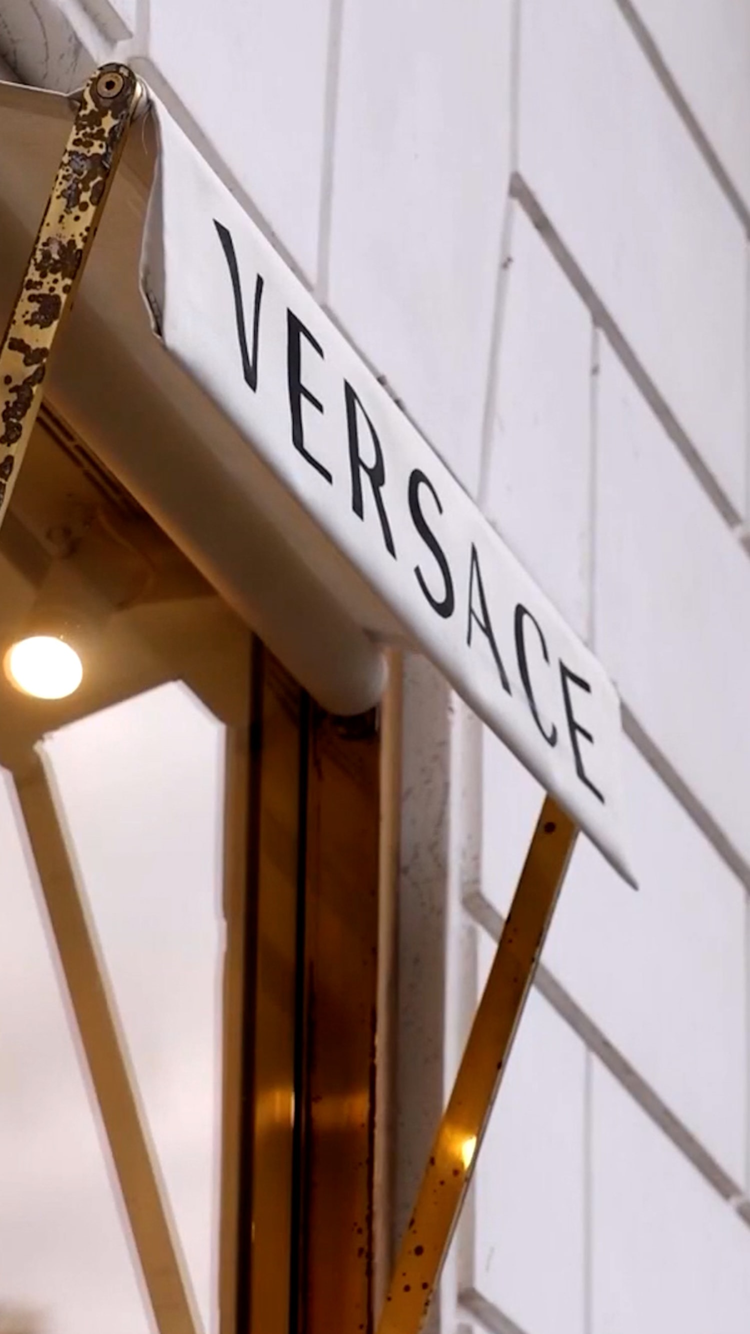 Prada buys fashion rival Versace