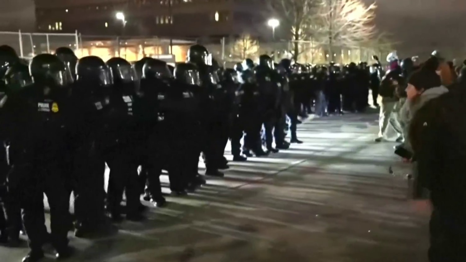 मिनियापोलिस में झड़पों के बीच नेशनल गार्ड तैनात