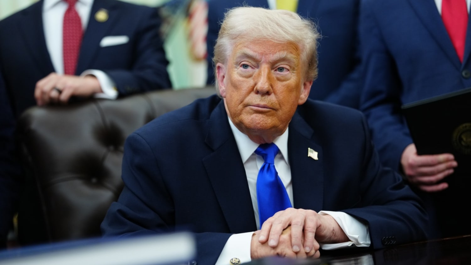 nbcnews.com - Trump reviews Iran's latest offer, and Spirit Airlines shuts down: Weekend Rundown