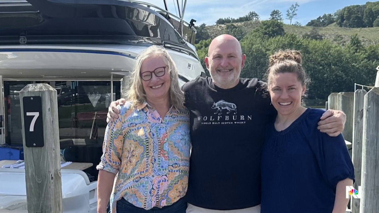 Miraculous Reunion: Man Thanks Nurses Who Saved His Life in Emotional Encounter