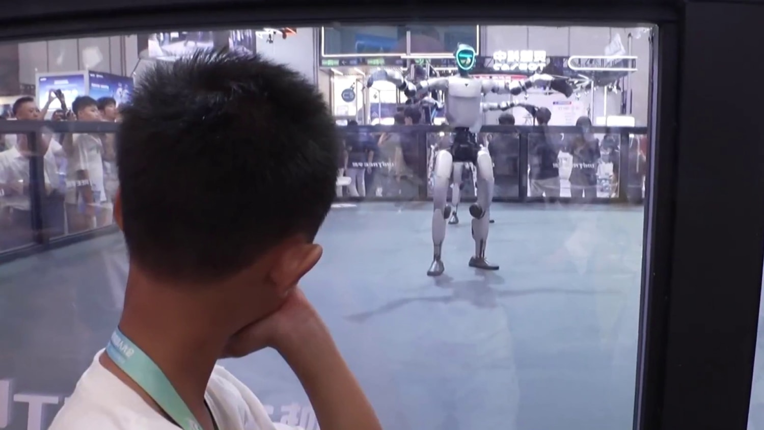 nbcnews.com - Chinese humanoid robot 'Lightning' beats human 100m world record in test run