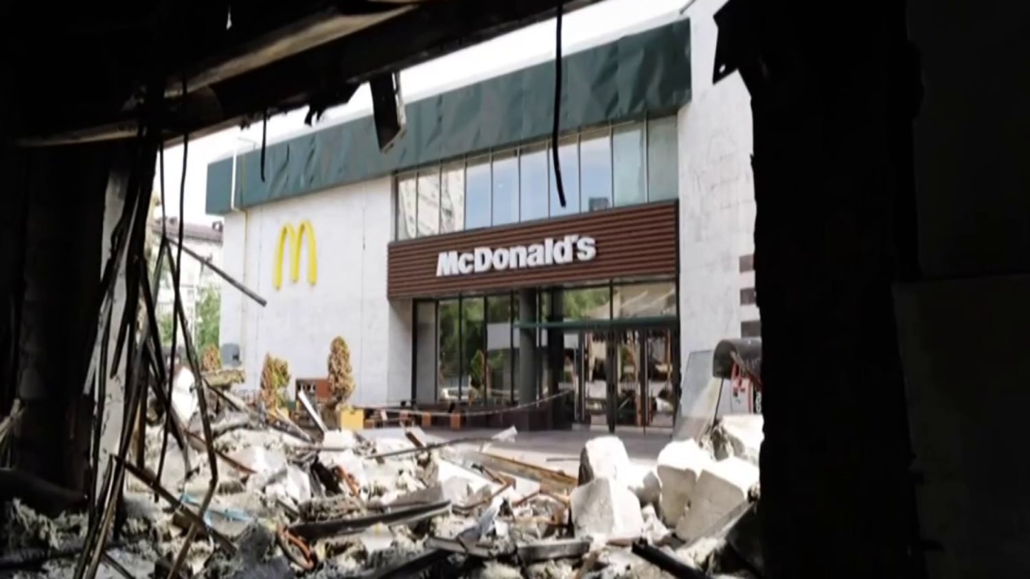 nbcnews.com - Russian and Ukrainian attacks kill 5 people a day after deadly shopping mall drone strike by Moscow