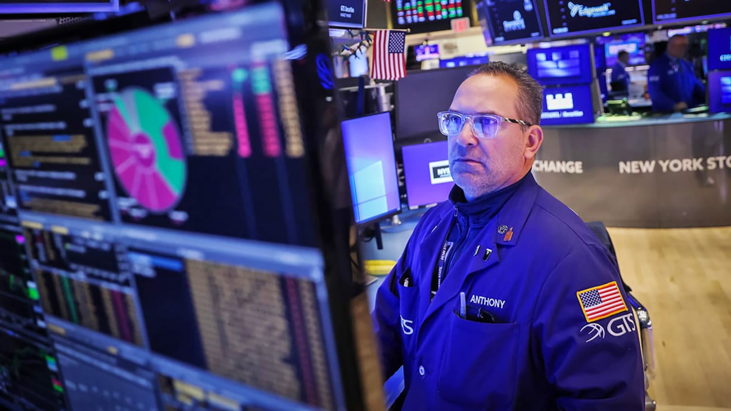 Google parent Alphabet lost more than $500 billion in market value today. Is the AI bubble about to burst? NBC News correspondent Ellison Barber reports on tech giants’ spending and AI’s impact on the labor market.