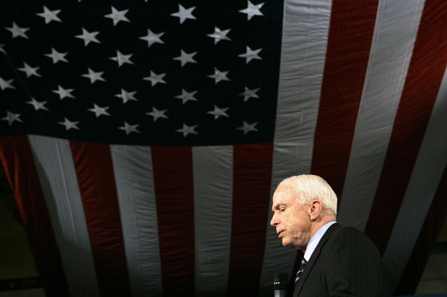 McCain casts his vote for 5th racing president