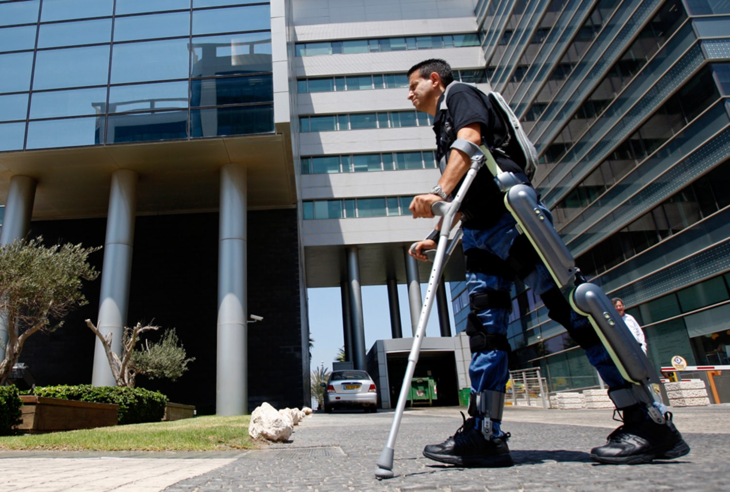 exoskeleton suit paralyzed