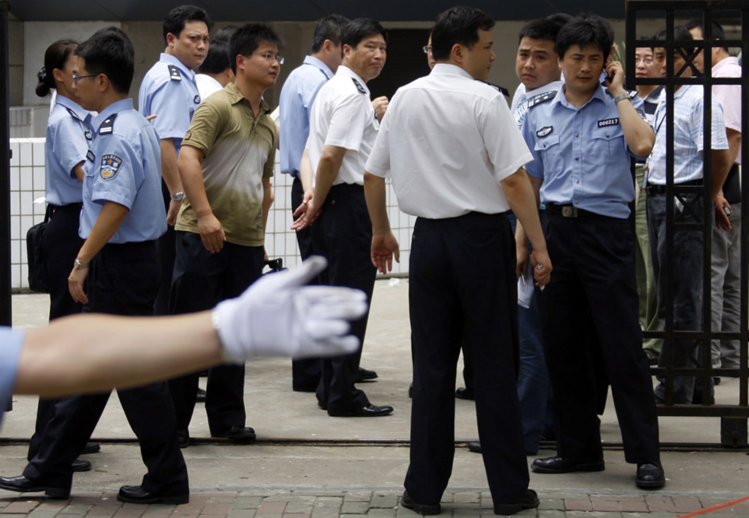 5 die in knife rampage at Chinese police station