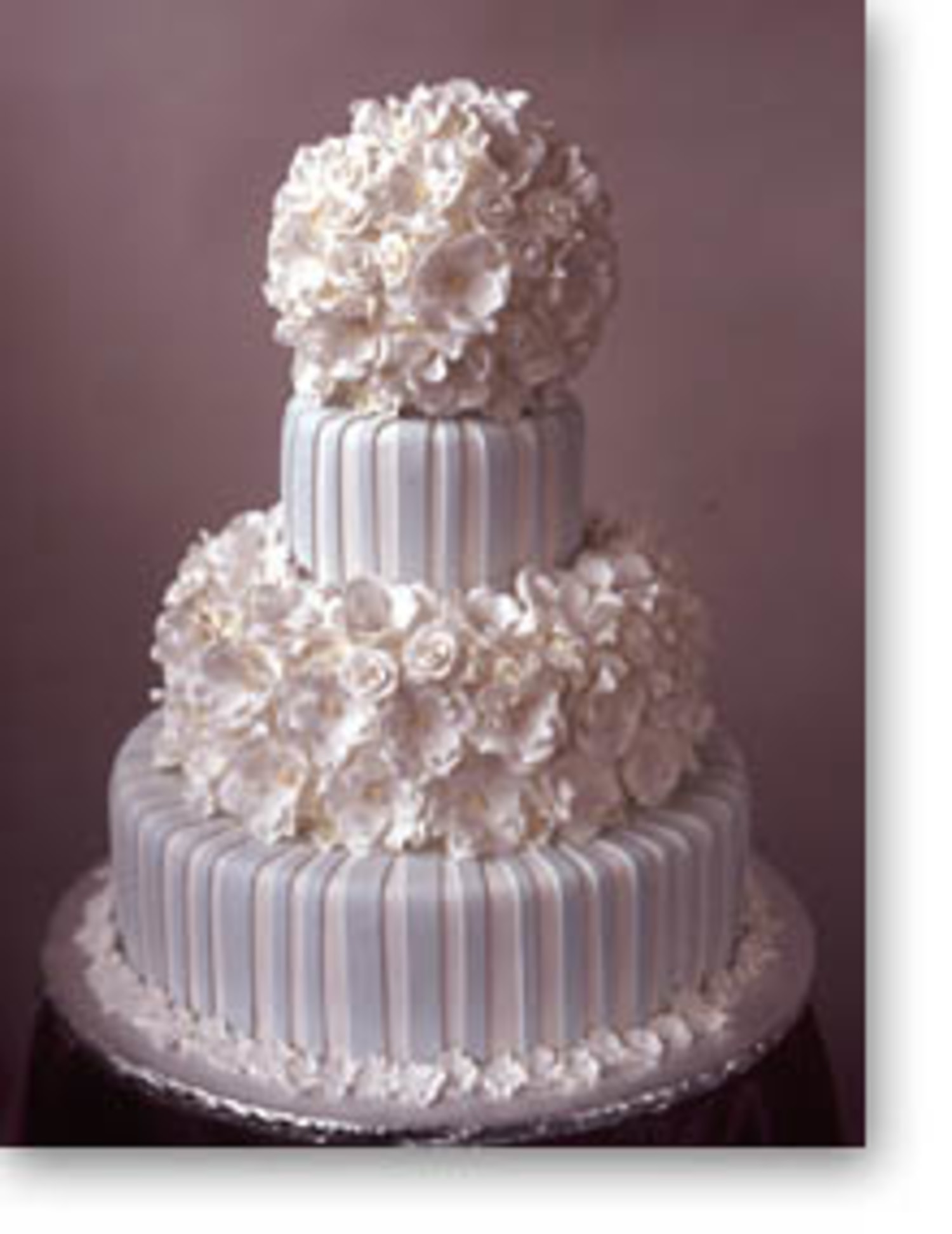More than icing on the wedding cake, image size:1500x1943
