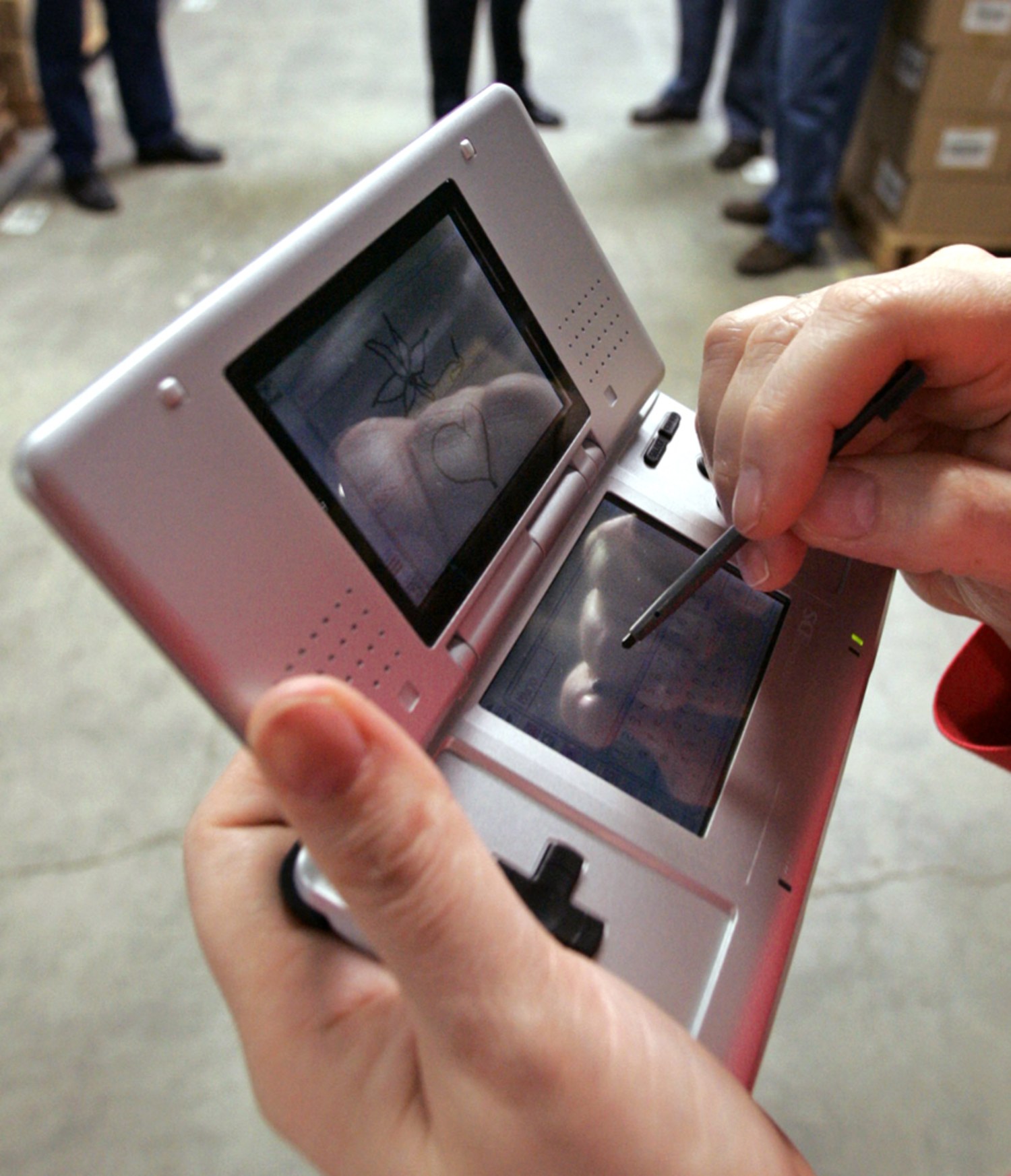 Bloedbad Brandweerman Kangoeroe Nintendo DS targets teens, young adults