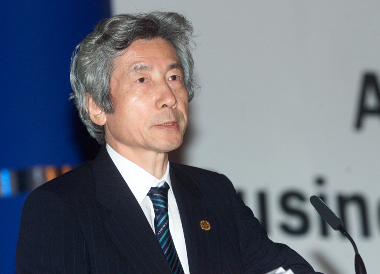 Japan's Koizumi apologizes for World War II