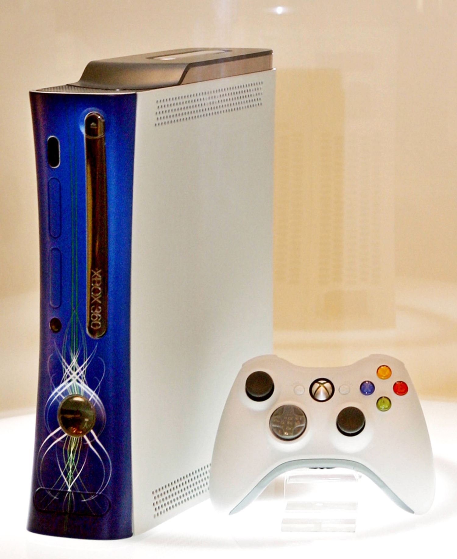 is genoeg landheer Plons Microsoft reveals pricing for Xbox 360 console
