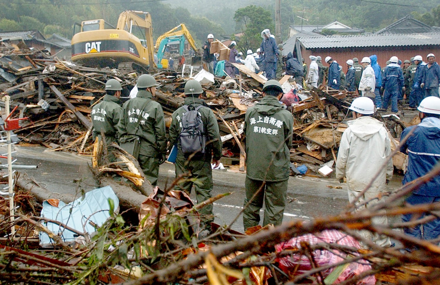 050906_japan_typhoon_hmed.jpg