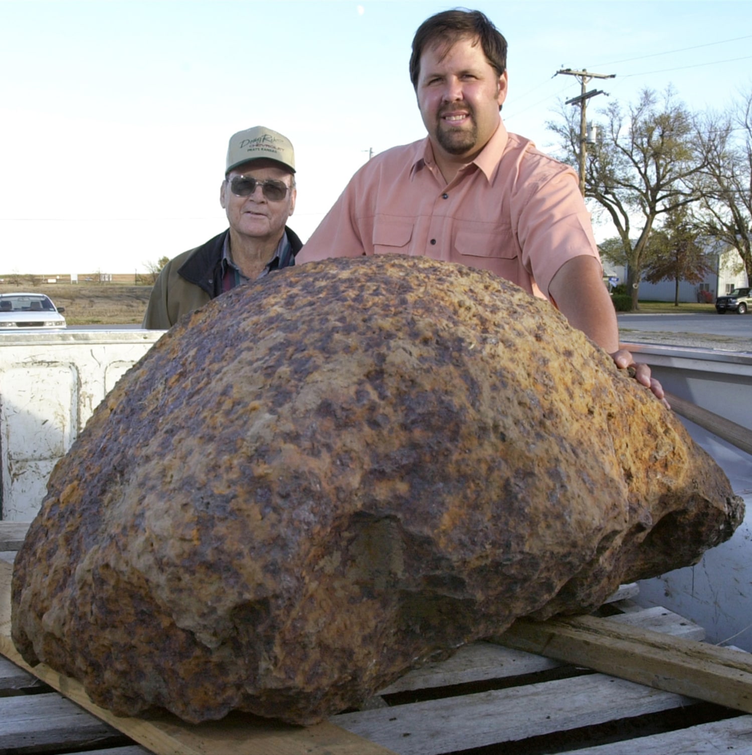 С неба падает гигантская еда название. Метеорит Фукан. Метеорит Фукан (Fukang). Канзас метеорит. Самый красивый метеорит.