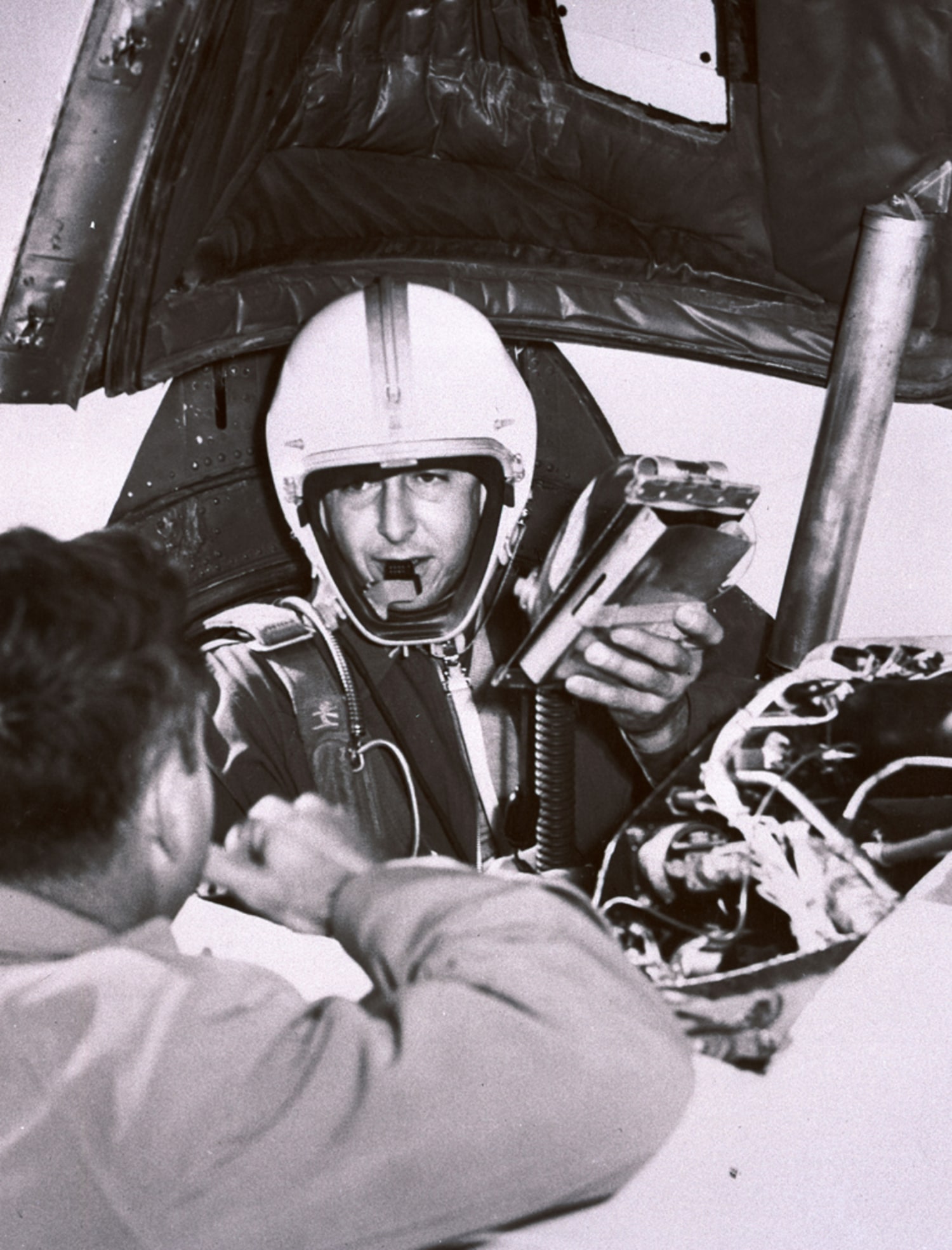 PILOT パイロット　1号　戦前 Famed test pilot killed in small-plane crash